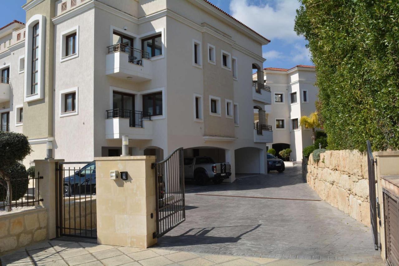 Eleona'S Royal Gardens By Yiota - Luxury 2 Bed Apartment In Exclusive Complex 佩亚 外观 照片