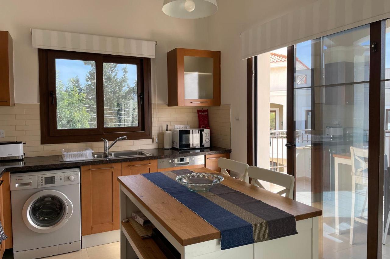 Eleona'S Royal Gardens By Yiota - Luxury 2 Bed Apartment In Exclusive Complex 佩亚 外观 照片